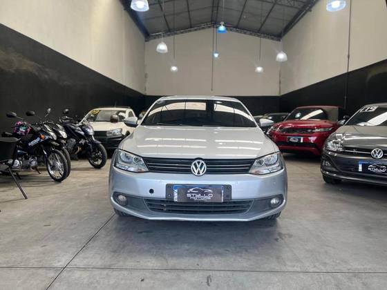 VOLKSWAGEN JETTA 2.0 COMFORTLINE FLEX 4P MANUAL